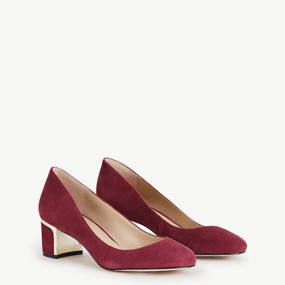 🚨Burgundy Ann Taylor Suede Gold Metal Heel🚨